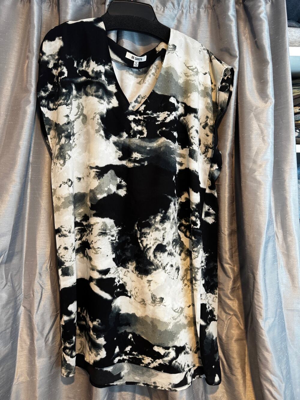 BB Dakota. graphic shift dress size medium